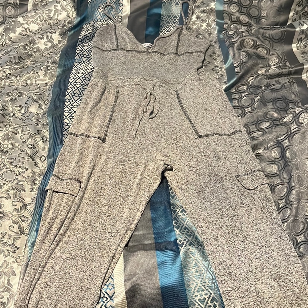 Sleeveless grey fake pocket jumpsuit